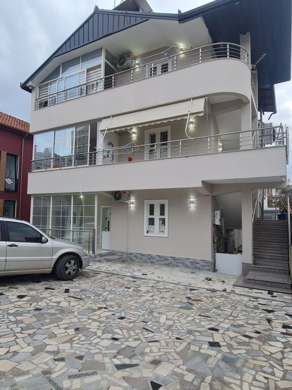 Qera | Vilë 1 + 1 | Kinostudio | 400 €/muaj