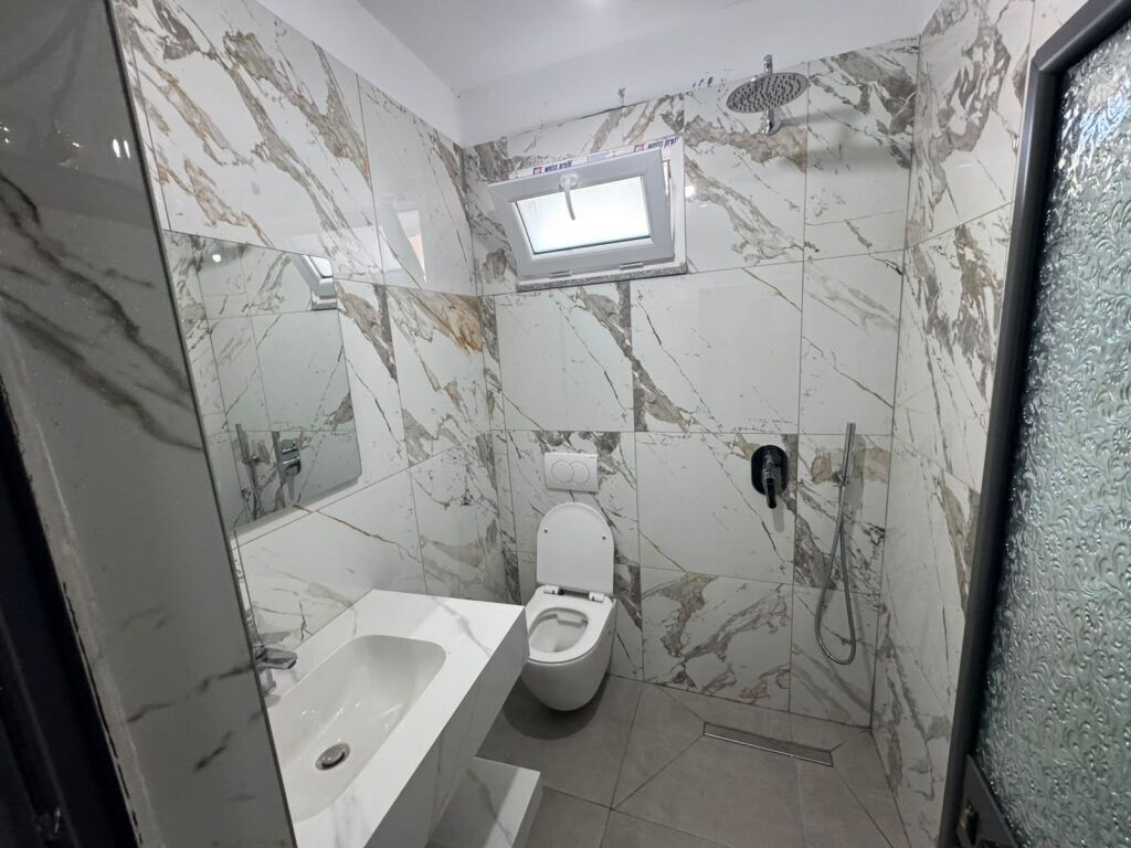 garsionere per qira tek rruga hamdi pepo.