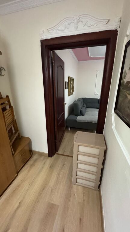 2+1,kat 1 pallat ekzistues,kinostudio,550 mije leke