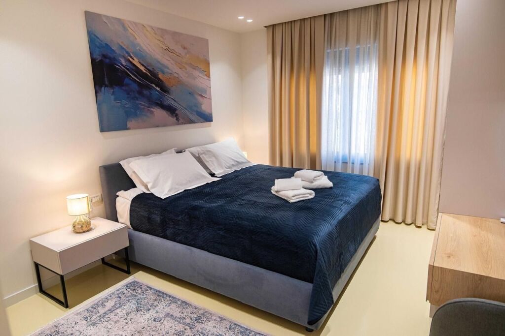 Super 1+1 apartment in the center of Tirana (near Flora cafe)