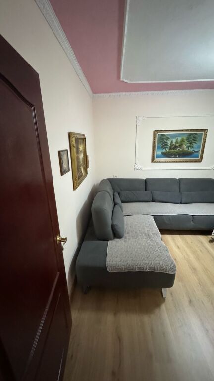 2+1,kat 1 pallat ekzistues,kinostudio,550 mije leke