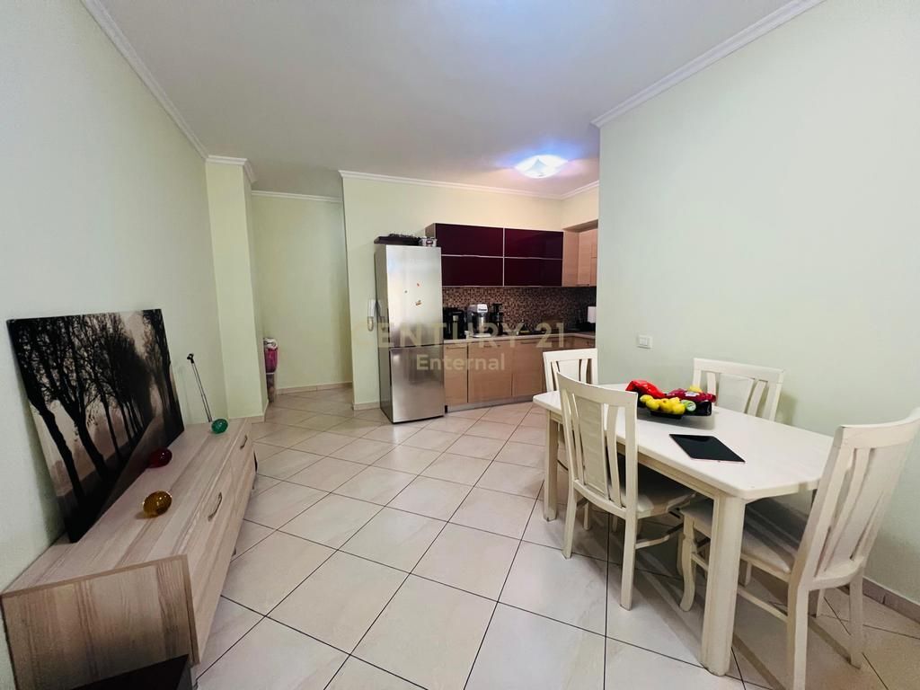 Apartament 2+1+2 Me Qira prane Ish ATSH 750 € /Muaj