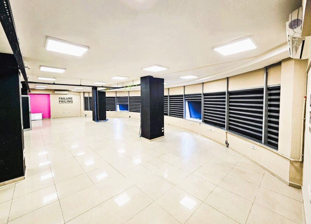 🏢Commercial Space for Rent with Area: 300 m² on Dibrës Street,