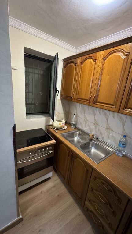 2+1,kat 1 pallat ekzistues,kinostudio,550 mije leke