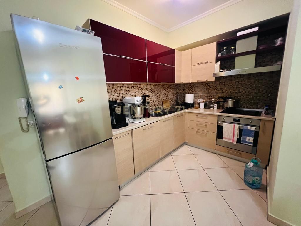 Apartament 2+1+2 Me Qira prane Ish ATSH 750 € /Muaj
