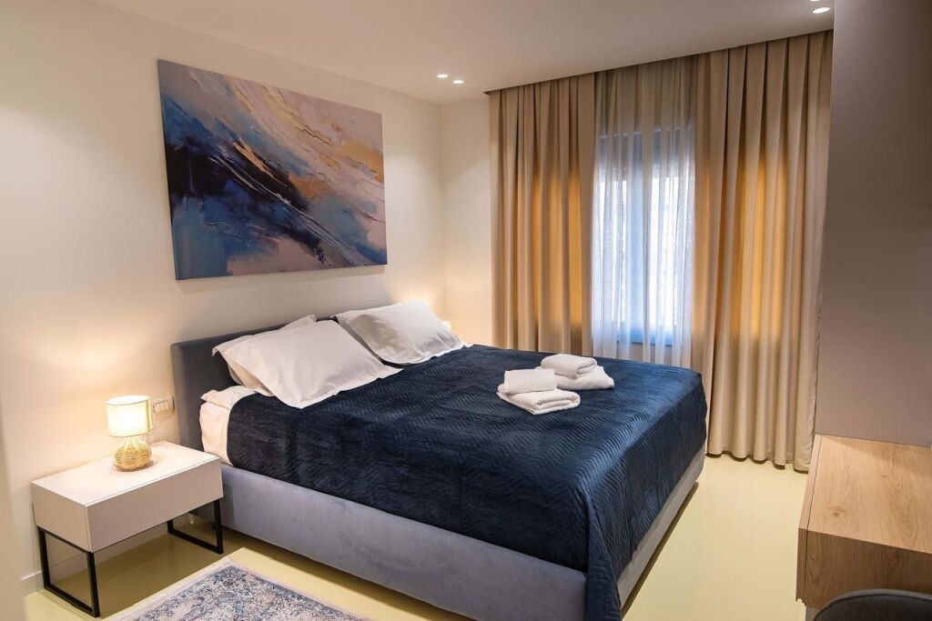 Super 1+1 apartment in the center of Tirana (near Flora cafe)