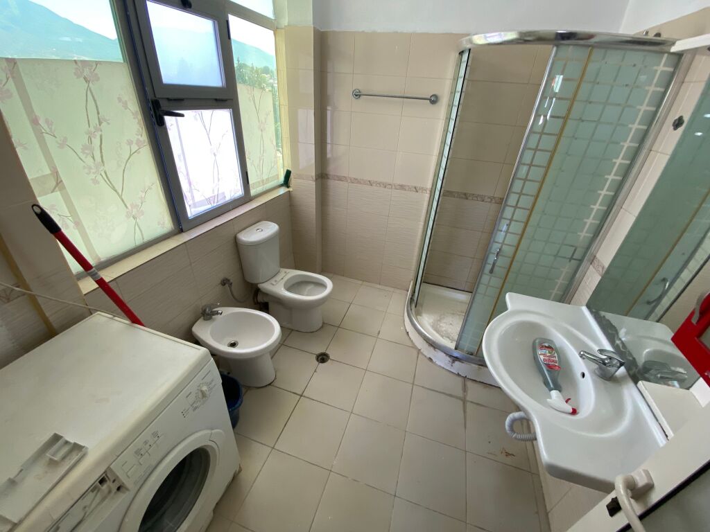 🏡 Jepet Apartament 2+1 te ish Tregu Elektrik, Tiranë