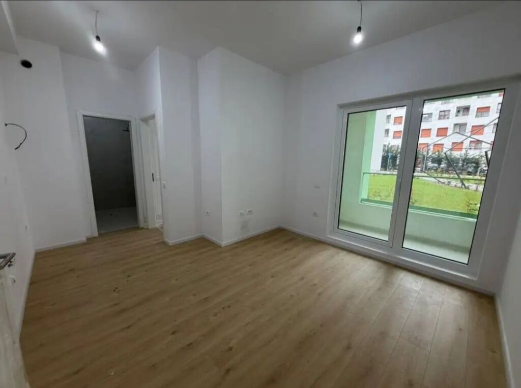 JEPET APARTAMENT 1+1 ME QERA - RR. ALI DEMI, TIRANE
