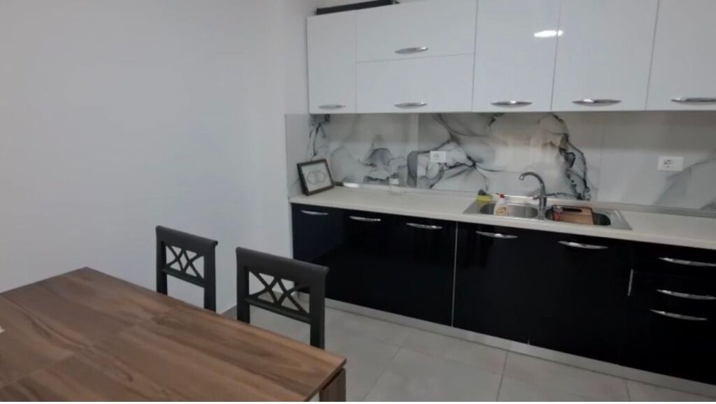 1+1,villa L2 astir,con parcheggio,450 euro