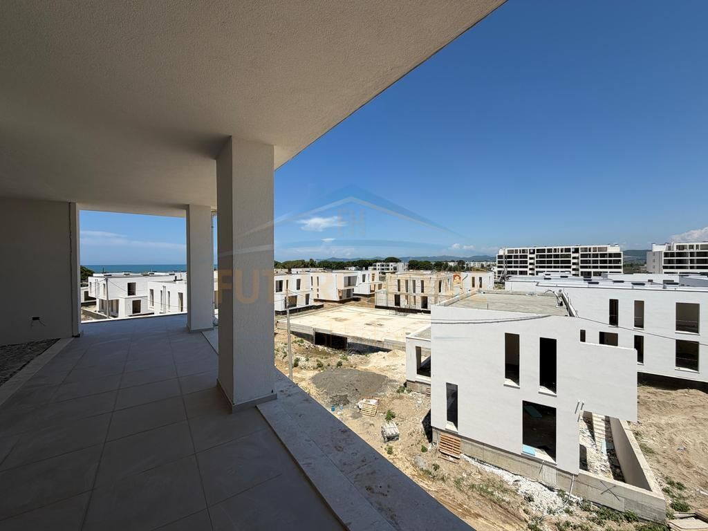 Shitet Apartament 3+1+2, Kompleksi Porto Lalëzi, Hamallaj