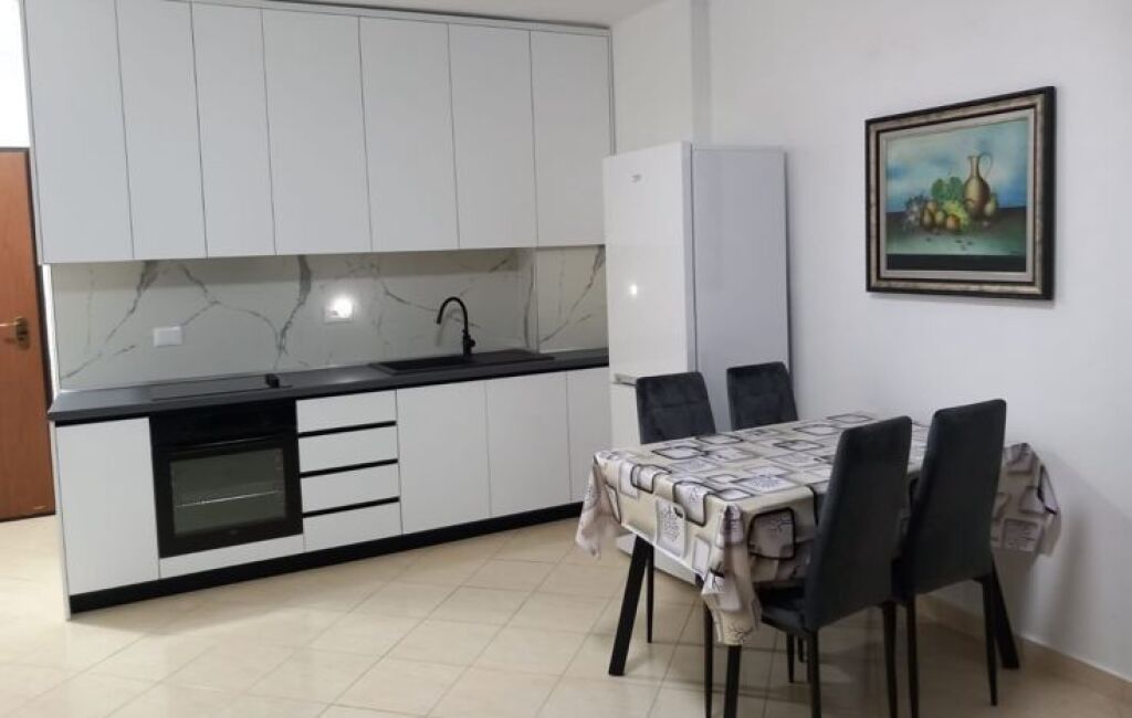 📌Jepet me Qira Apartament 1+1 – Pallatet Çabej, Yzberisht ✨