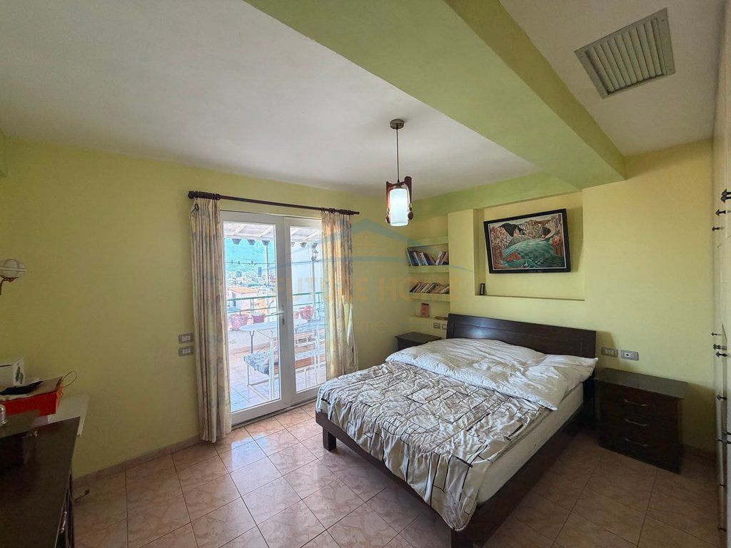 Shitet, Duplex 4+1+2, Selite , Tiranë.