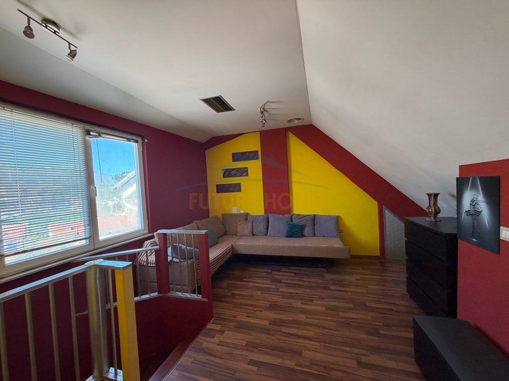 Shitet, Duplex 4+1+2, Selite , Tiranë.