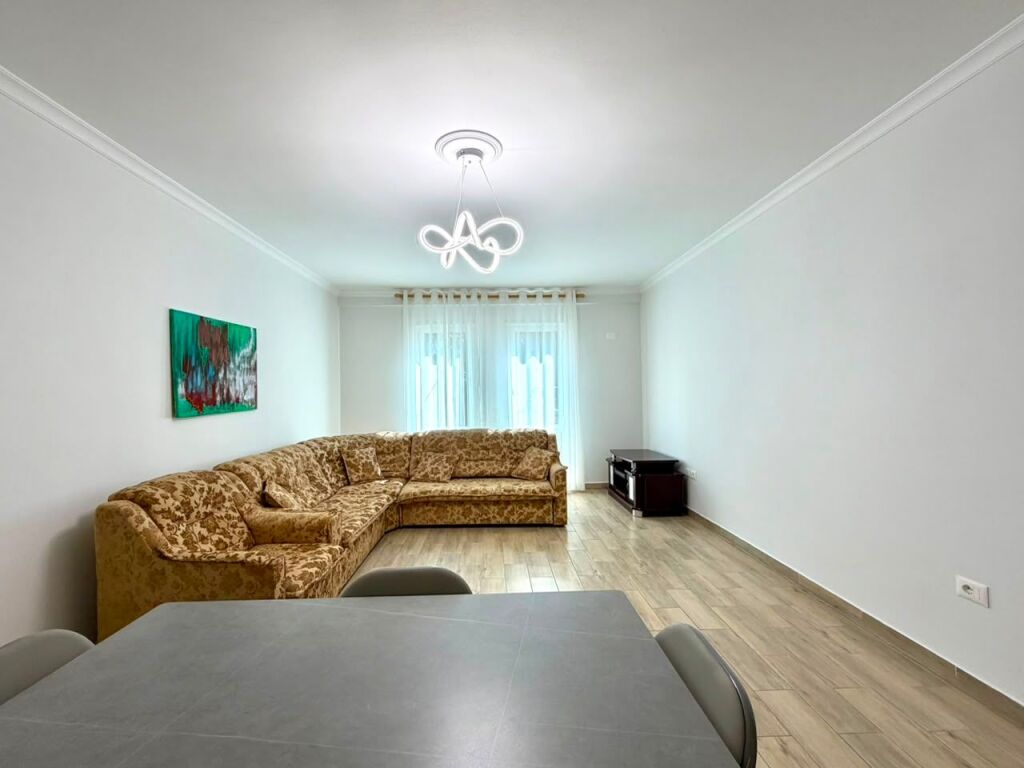 In Affitto: Appartamento 1+1 &amp; Balcone 📍Via Dibra - QSUT || Appartamento Gigante 72m² (55.000 Lek/Mese) Fronte Strada
