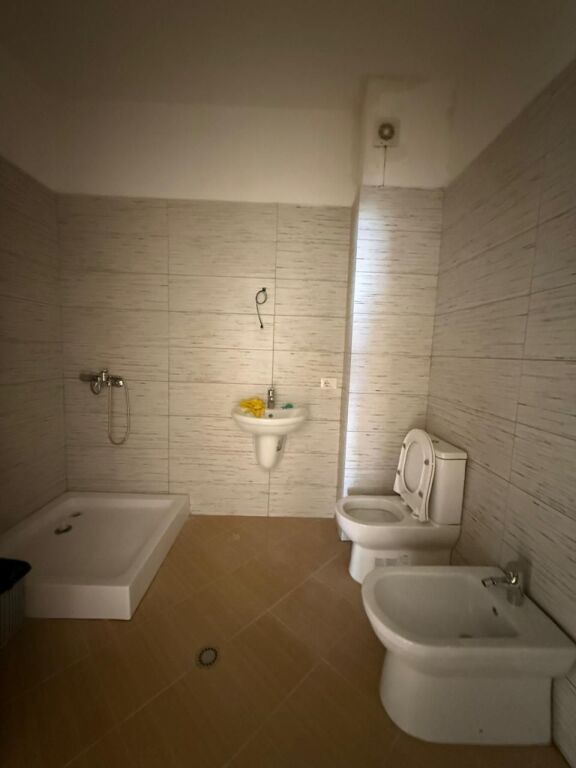 Shitet Apartament 2+1 pranë Ish-URT, ngjitur me KMY