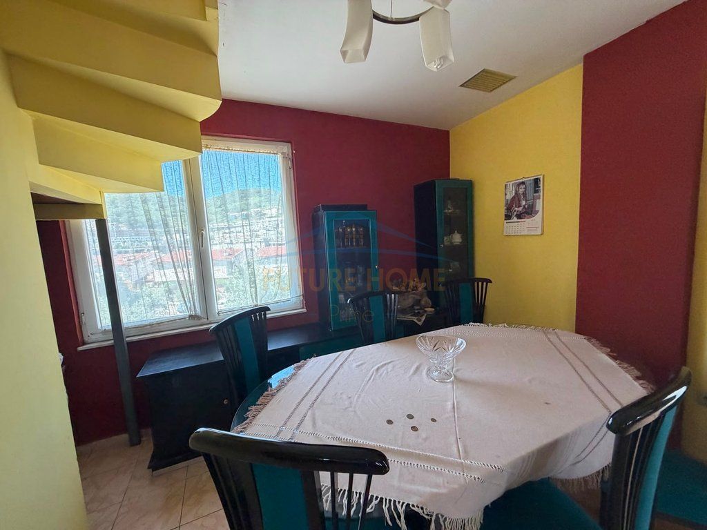 Shitet, Duplex 4+1+2, Selite , Tiranë.