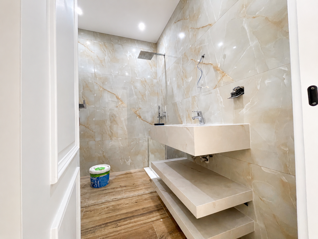 Shitet Apartament 2+1 me Pamje Deti në Currila, Durrës