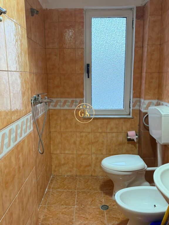 🏡 APARTAMENT ME QERA 1+1 | PRANË BLUE STAR, QENDËR DURRËS