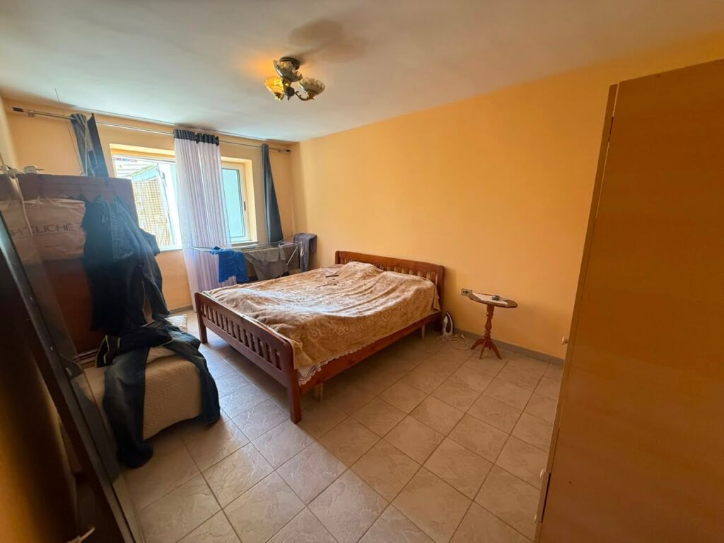 Vendiamo un appartamento 2+1 in via Ali Visha!