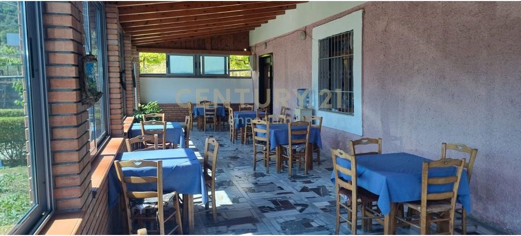 Bar Lokal në Shitje në Berat!