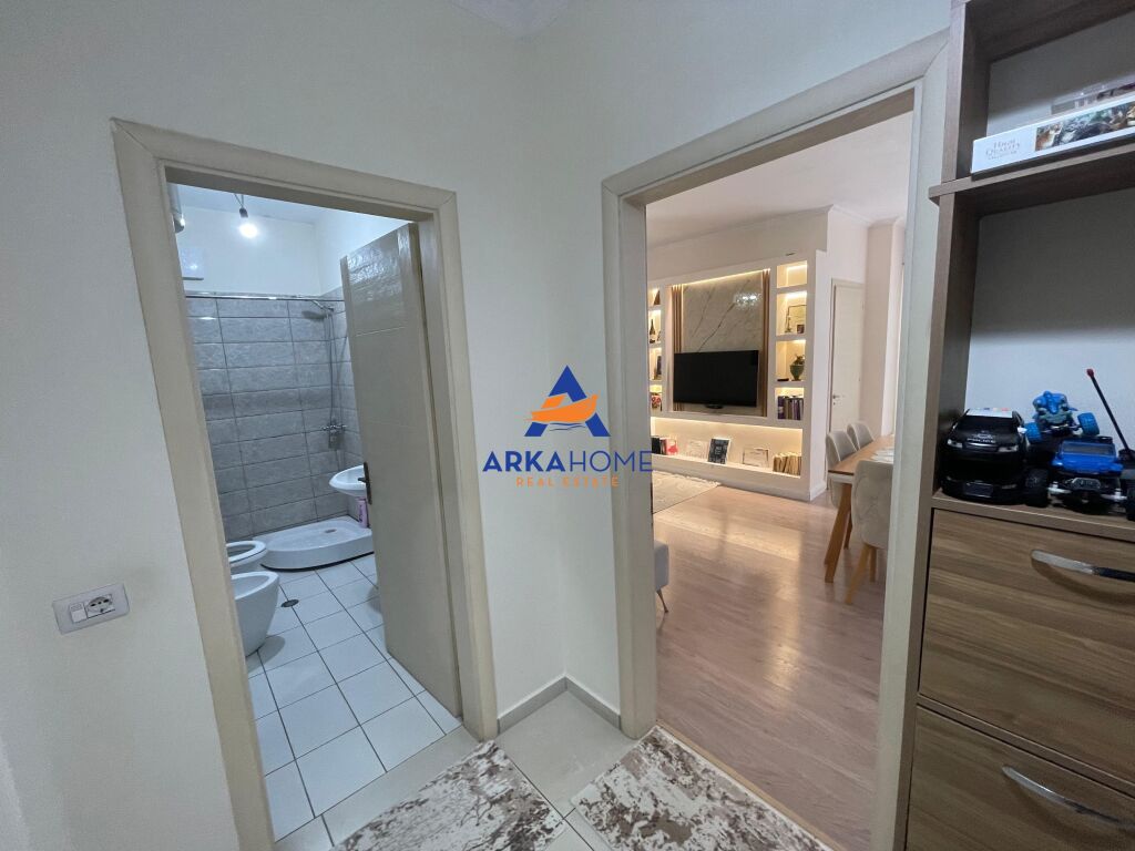 SHITET APARTAMENT 1+1+VERANDË PRIVATE "BULEVARDI NENE TEREZA, KAMEZ" 88500 EURO