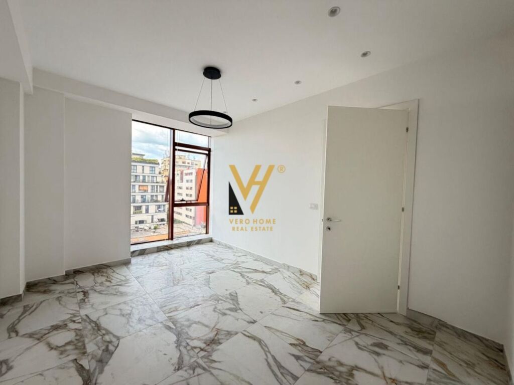 OFFICE 68 M2 FOR RENT ON KAVAJES STREET 1,200 EURO