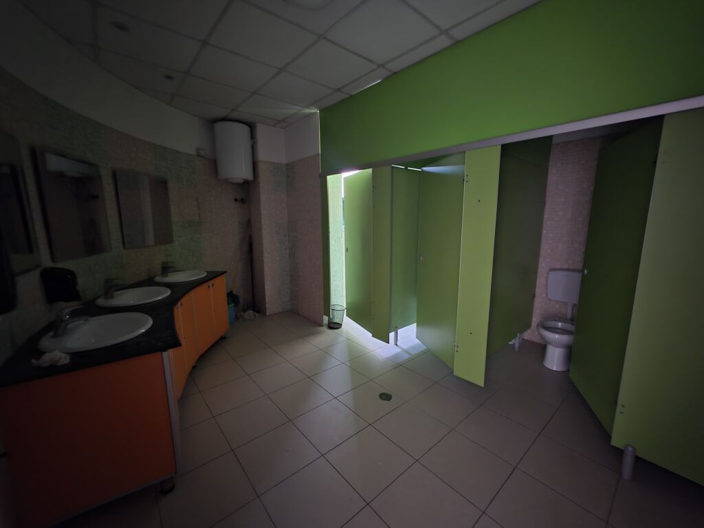 ZYRË ME QIRA 300 m² NË BLLOK – KATI 3 | OPEN SPACE | ÇMIM 4,500 €