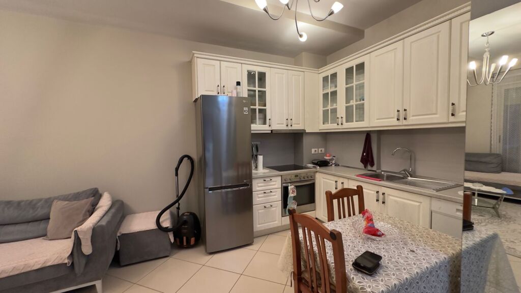 Shitet, Apartament 1+1, Rruga Bedri Karapici, Tirane . Empire70452