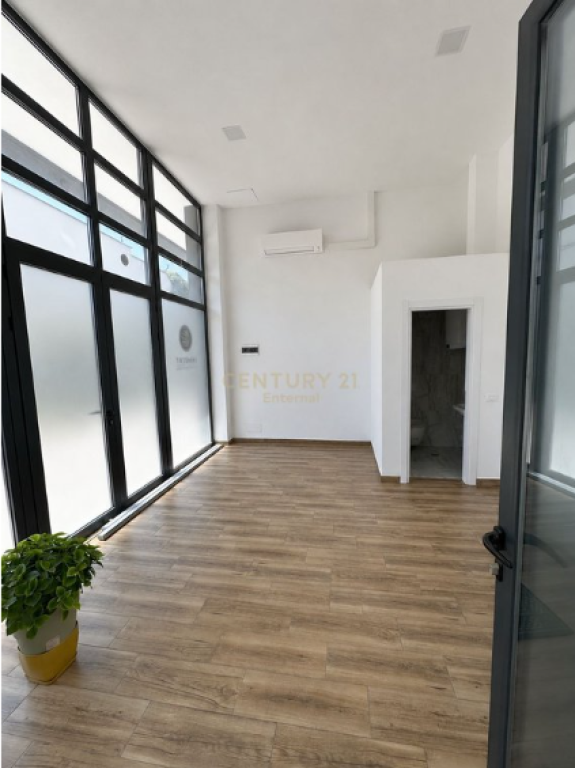 Pazari I Ri - Commercial Space for Rent 27m Floor 0 Building from 2025 Near the Red School