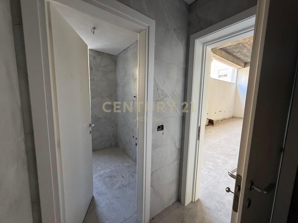 🏢 Commercial Unit for Sale 348.85m² at the Beach, Durrës – Possibility to Divide into 2 Parts and Sell.