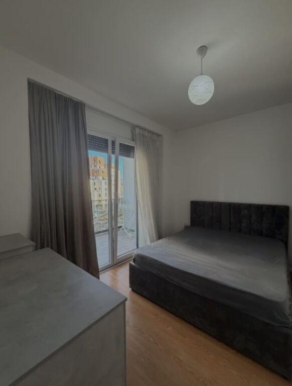 Jepet me qera apartament 1+1 pranë Don Boskos,