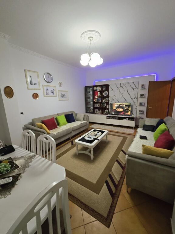 Shitje | Apartament 2 + 1 | Rruga 5 Maji | 250000 €