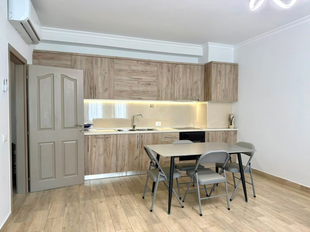 In Affitto: Appartamento 1+1 &amp; Balcone 📍Via Dibra - QSUT || Appartamento Gigante 72m² (55.000 Lek/Mese) Fronte Strada