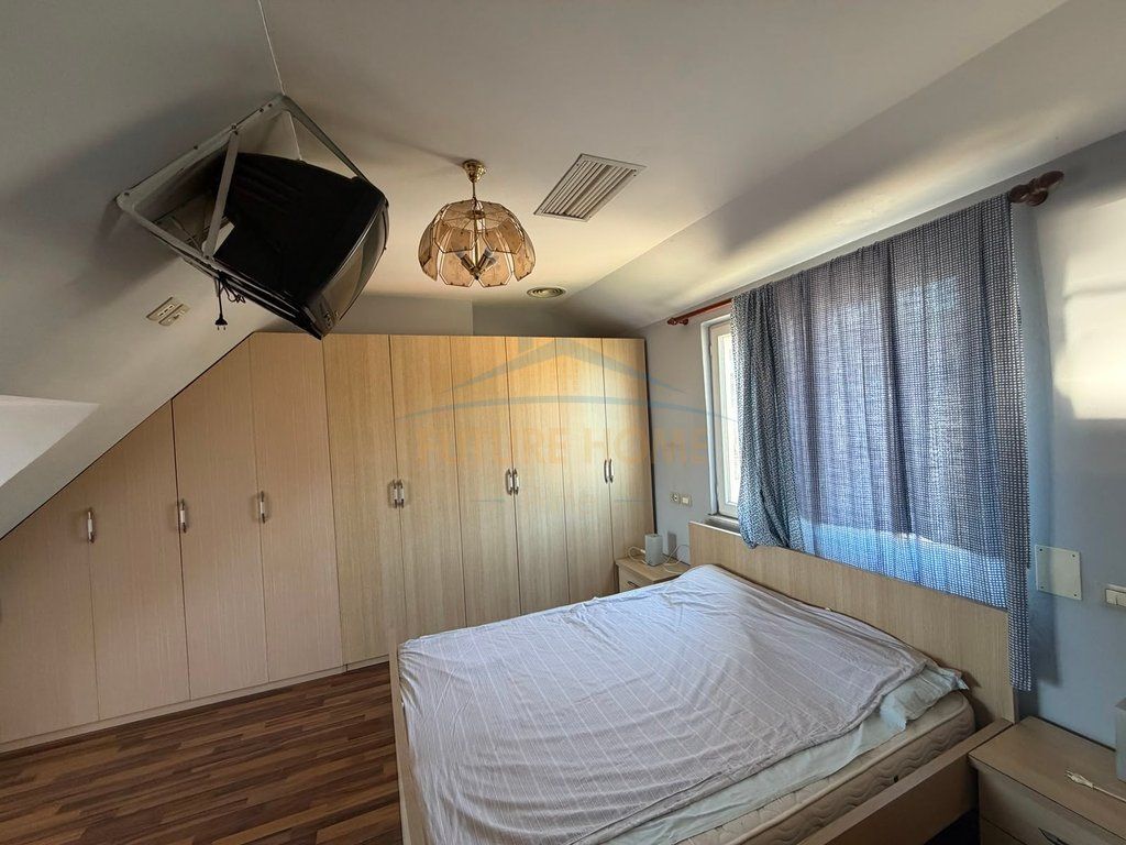 Shitet, Duplex 4+1+2, Selite , Tiranë.