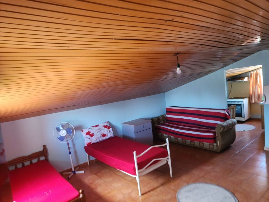 Qera | Shtëpi private 2 + 1 | Rruga Njazi Meka | 300 €/muaj