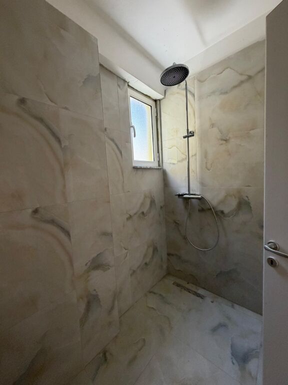 Shitet Apartament 2+1