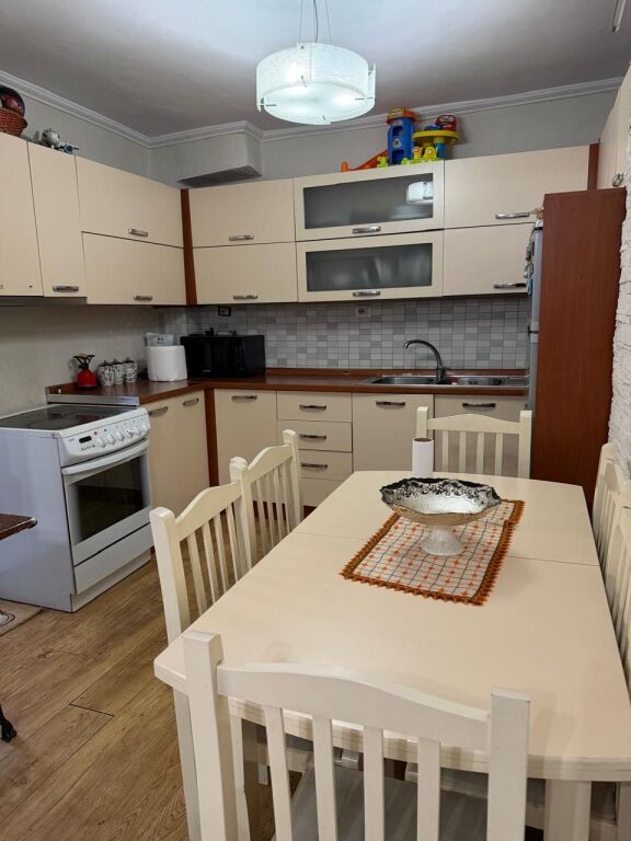 Apartament 1+1 per qera Shkolla e Bashkuar !
