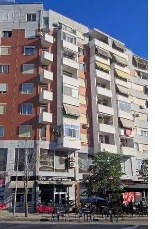 Shitet,Apartament 1+1,Ish Tregu Elektrik, Tiranë