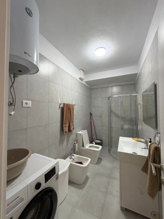 Qera | Apartament 2 + 1 + 2 | Shkolla Bashkuar | 550 €/muaj