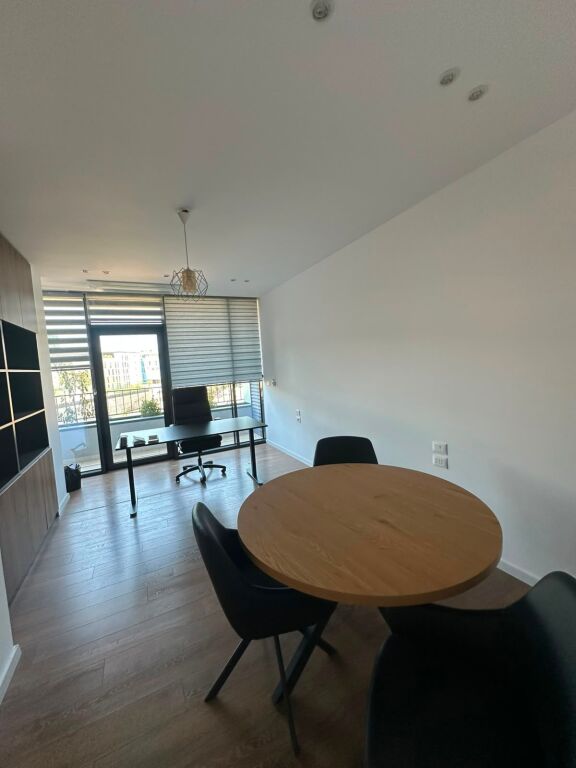 🏢 Ambient Zyre me Qira – Lake View Residence