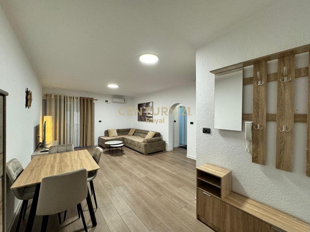 Jepet me qira apartament 2+1+2 plus post parkimi ne Rrugen e Kosovareve