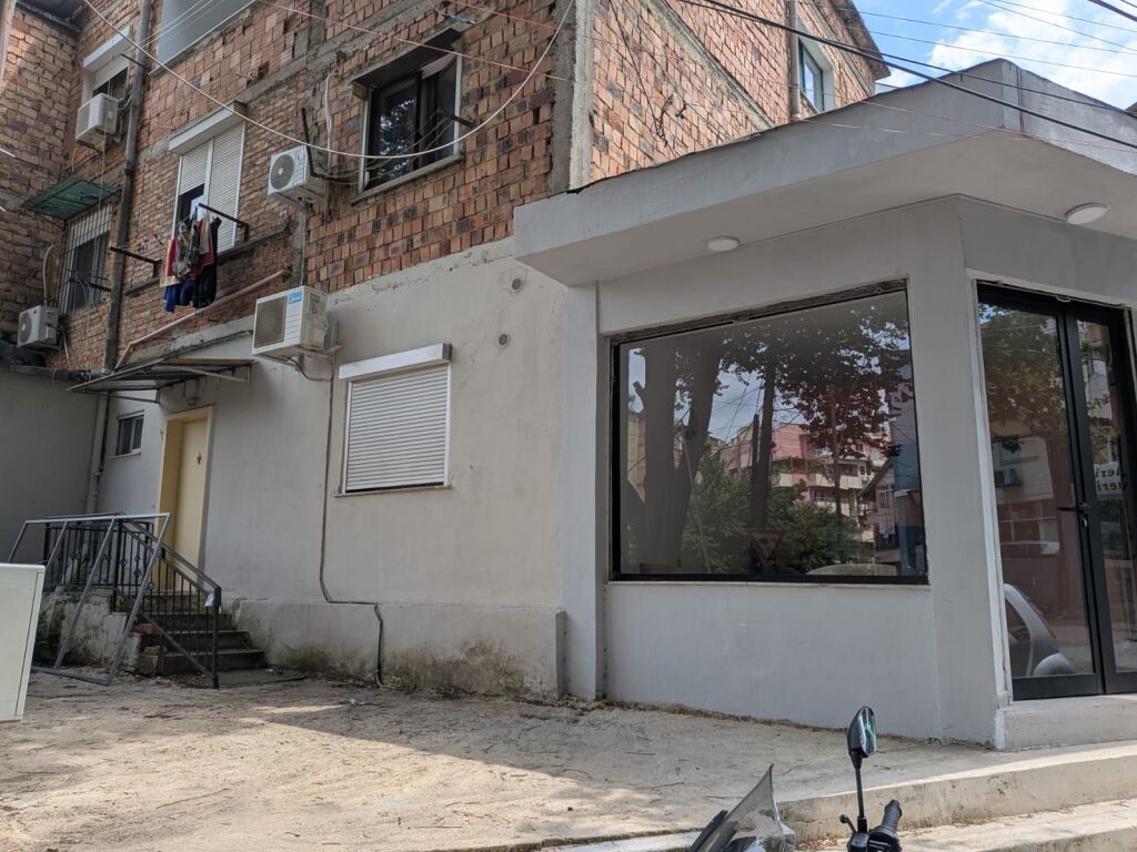 Jepet me qera apartament 1+1 në Rrugën Ali Visha (300m mbi Shkollen e Baletit)