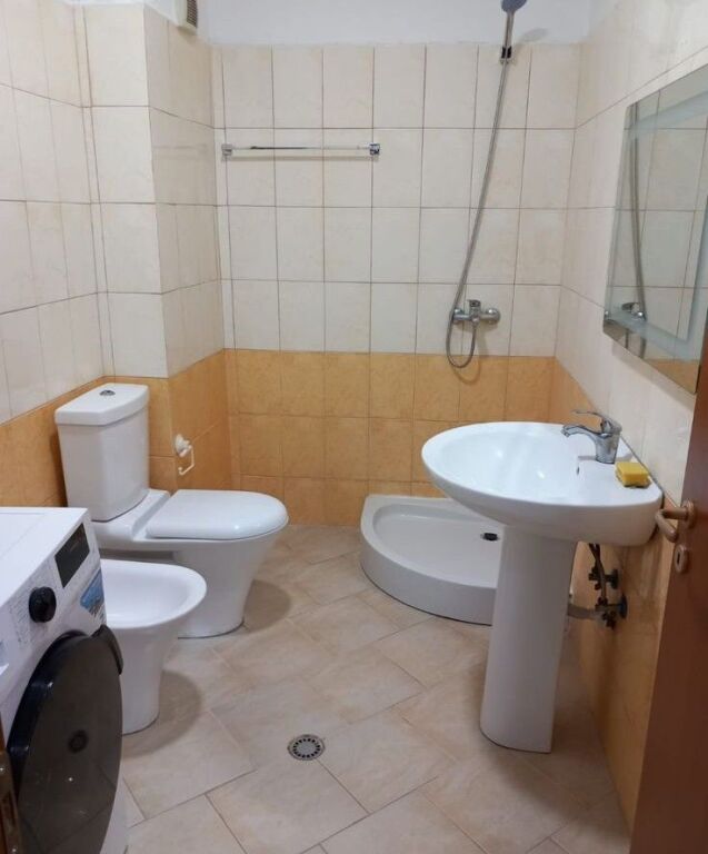📌Jepet me Qira Apartament 1+1 – Pallatet Çabej, Yzberisht ✨