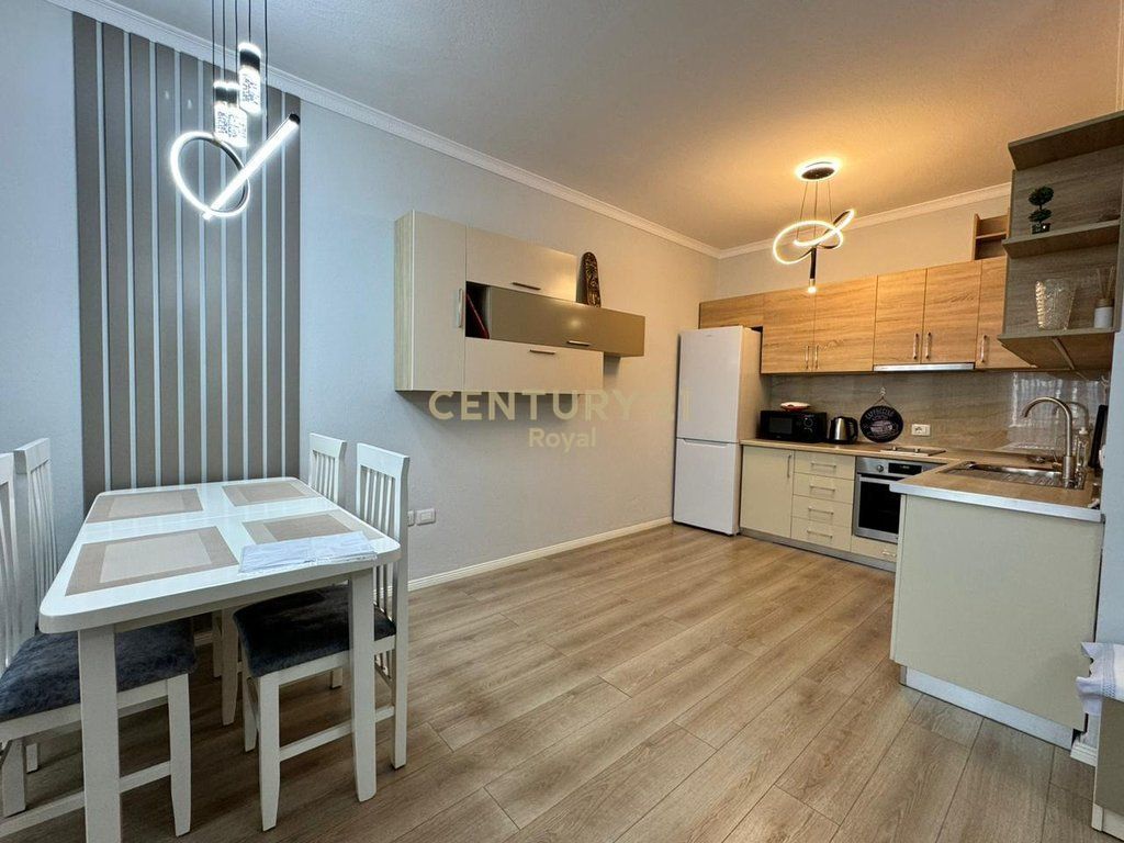Appartamento 2+1 in affitto vicino al Liceo Petro Nini Luarasi, Tirana - 81m²