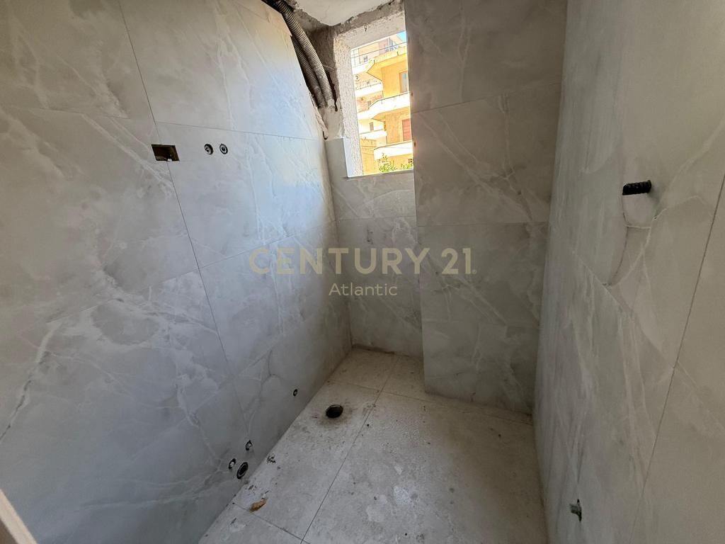 🏢 Commercial Unit for Sale 348.85m² at the Beach, Durrës – Possibility to Divide into 2 Parts and Sell.