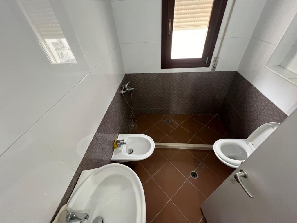 Shitet  apartament  2+1+2+Parkim kopshti Botanik