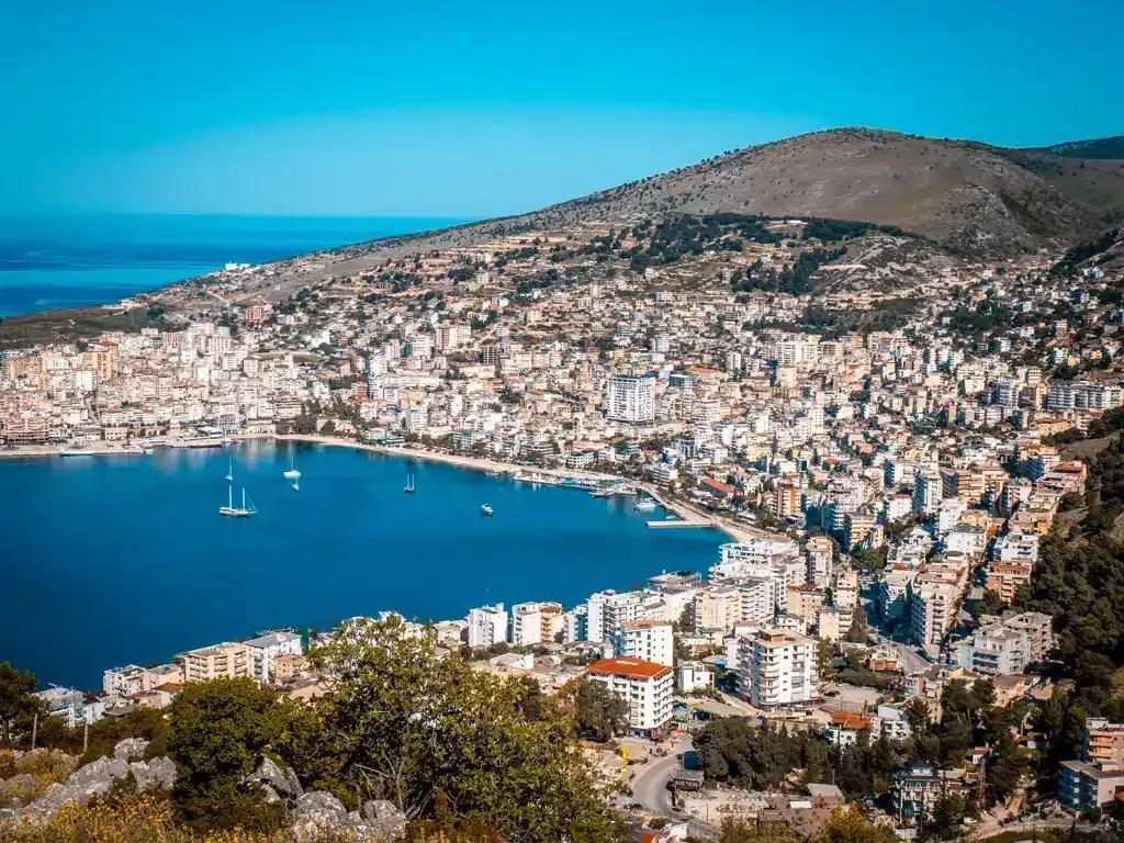 Shitet Apartament 2+1 në Sarandë Pranë Plazhit Era, Rruga Mitat Hoxha