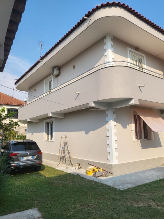 Vilë 2-Katëshe për Shitje në Plazh – Pranë Kompleksit Kasa