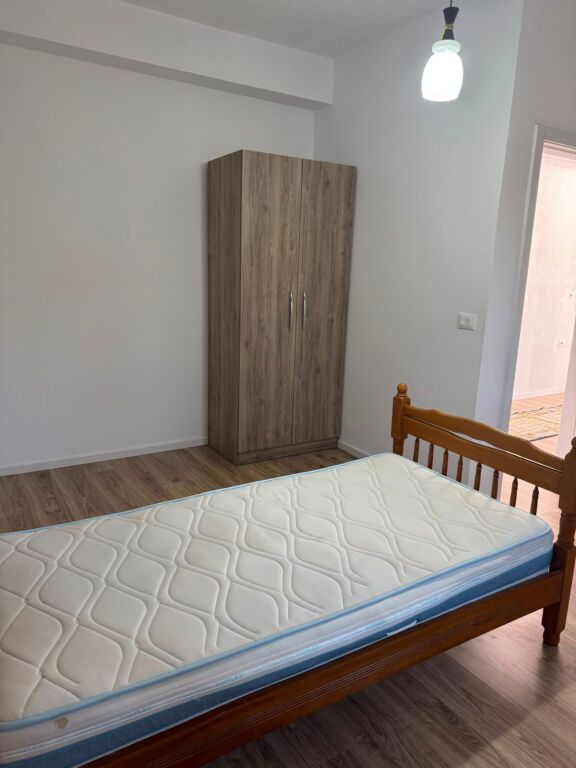 🏡 Jepet me qira hyrje 2+1 në Qytet Studenti💰 35.000 Lekë/muaj
