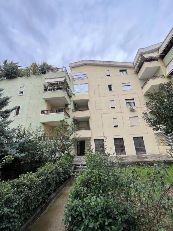 Shitet  apartament  2+1+2+Parkim kopshti Botanik